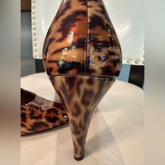 Isola Shoes Heels Cheetah Print Pumps Tan Brown Chain Animal Leopard Print 7.5 - Picture 7 of 16